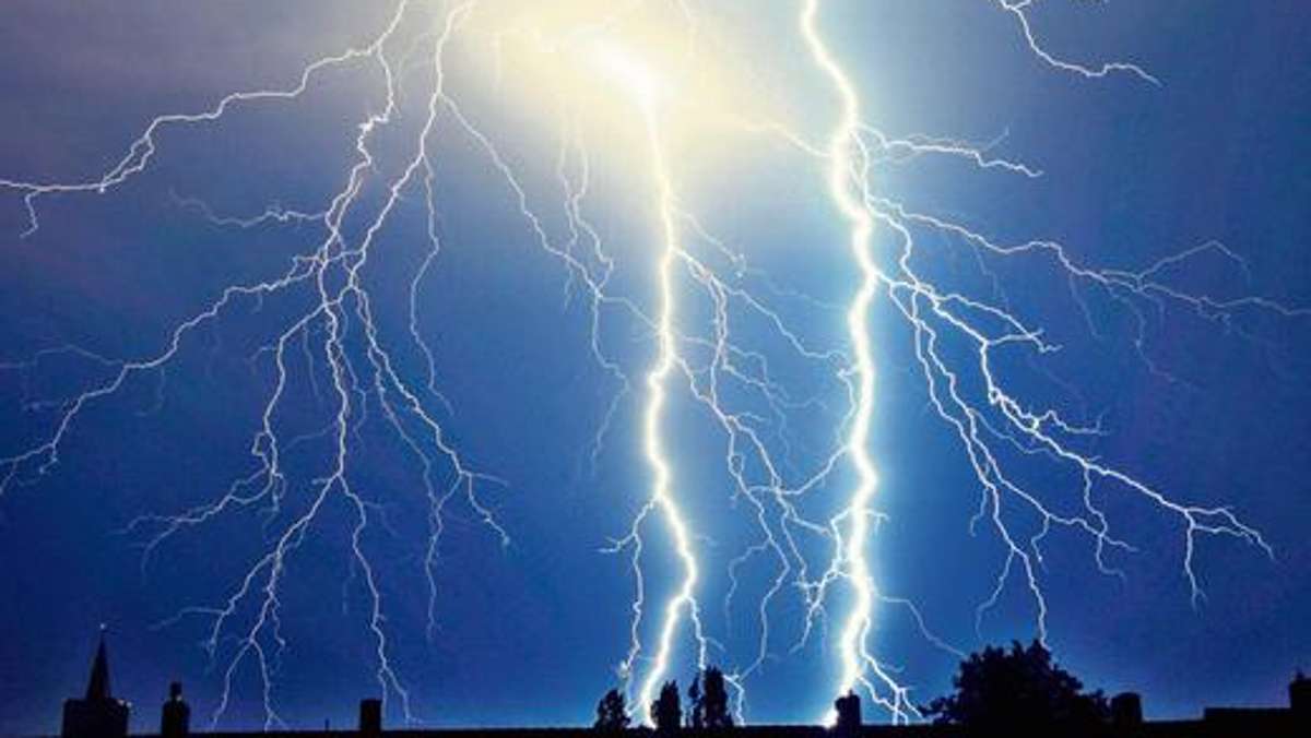 Coburg: Blitzschlag legt Leitungen lahm