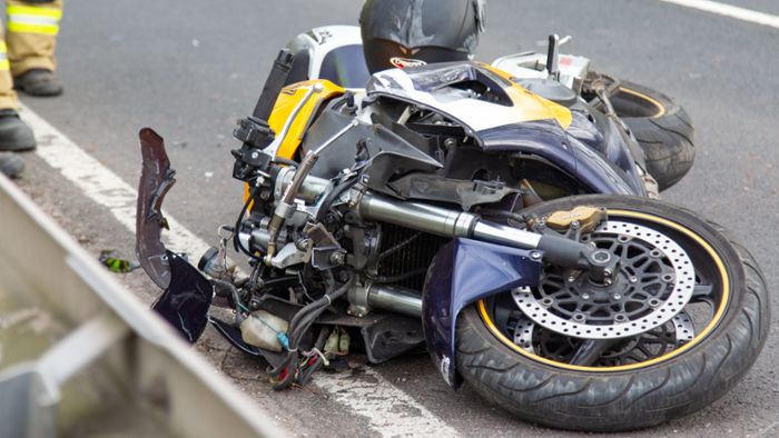 Motorradfahrer bei Unfall schwer verletzt 