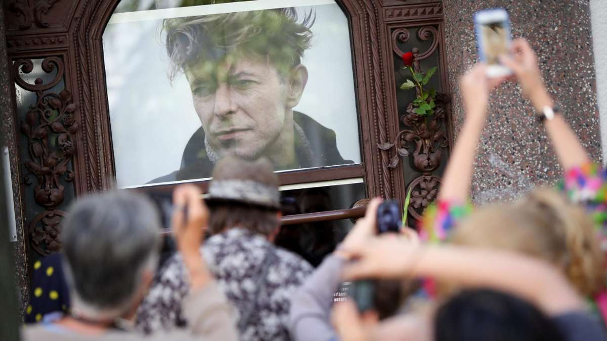 Feuilleton: Bowies Helden-Jahre: Berlin putzt sich als Fan-Pilgerstätte heraus