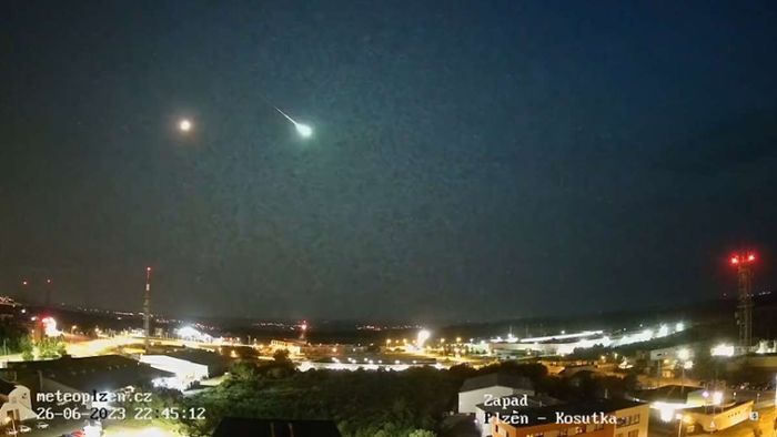 Video vom Feuerball: So zerplatzt der Meteorit über Sonneberg