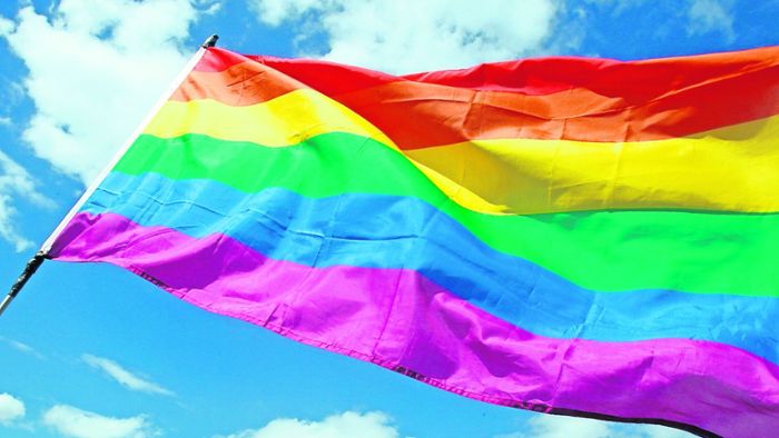 Regenbogenfahne als Fußabtreter: Thüringer Gericht erlaubt Hetze gegen Schwule