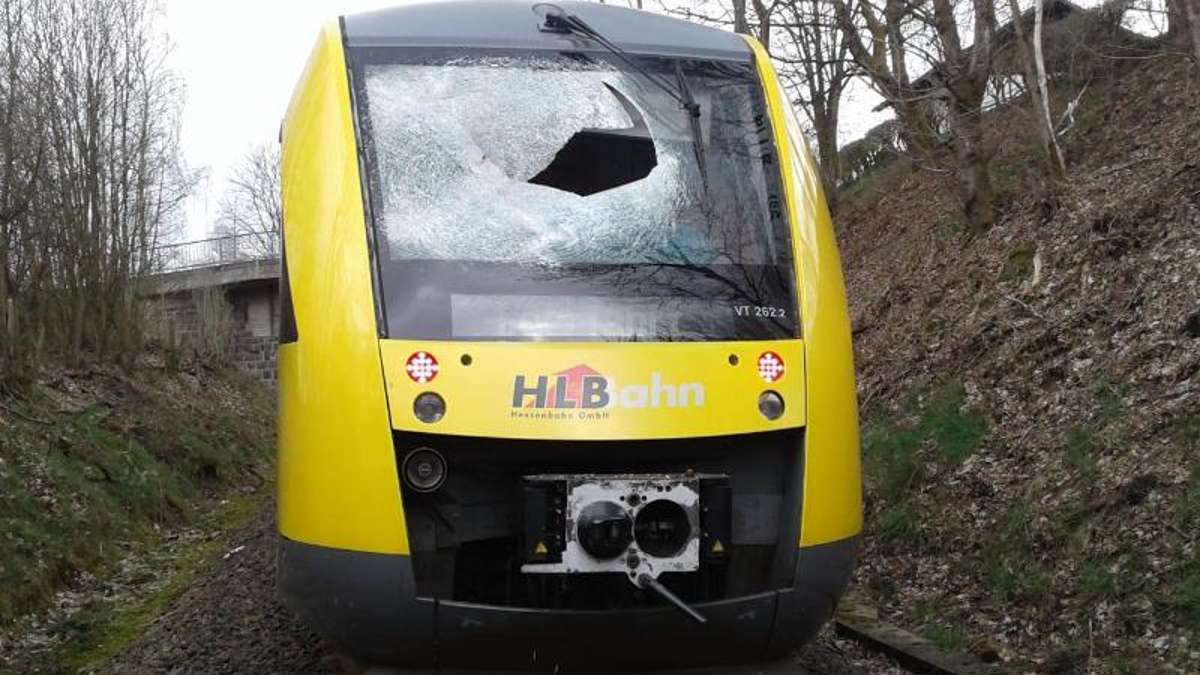 Attacke auf Regionalbahn: Gullydeckel-Attacke auf Zug: Lokführer unter Verdacht