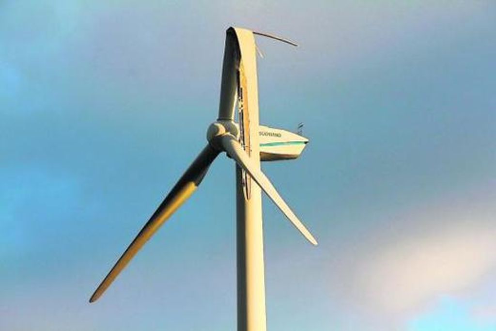 Das Rotorblatt eines der beiden Windkraftanlagen ist gebrochen.