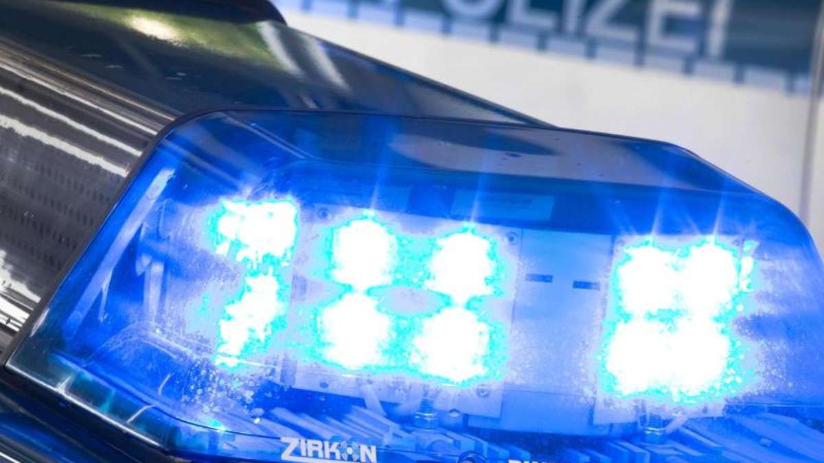 Kronach: Auto prallt ungebremst gegen Lagerhalle
