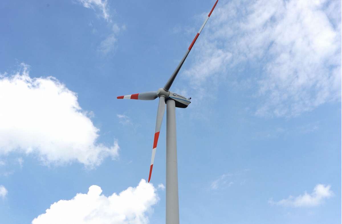 Windräder könnten dank dem Wind-an-Land-Gesetz in Zukunft zum Bild des Frankenwaldes fest dazugehören. Bis es so weit ist, dauert es aber noch. Foto: fotograupner - stock.adobe.com/W.Graupner