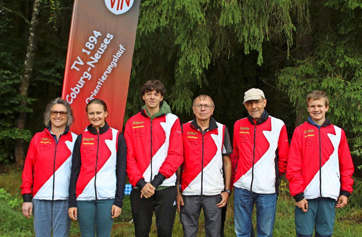Bei der „Bayerischen“ erfolgreich waren die Coburger Orientierungsläufer (von links)  Ruth Bock, Ida Bohl, Daniel Cionoiu, Ralph Meißner, Dieter Oechler und Emil Bohl. Foto: privat