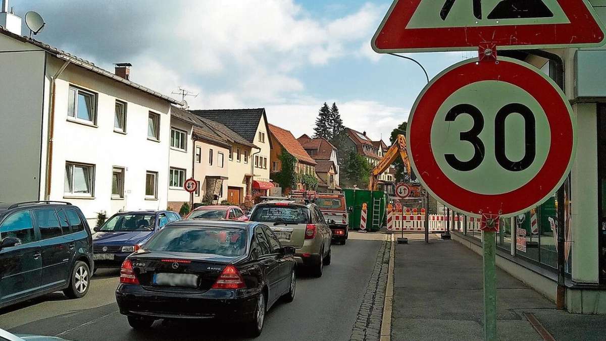 Coburg: Abrissarbeiten behindern Verkehr in Rödental