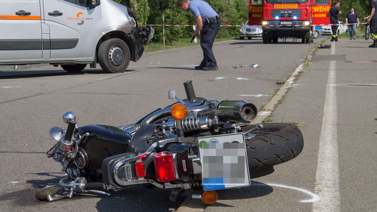 Ludwigsstadt: Auto erfasst Motorradfahrer: Mann schwer verletzt