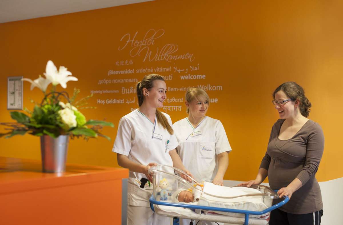 Persönliche Betreuung auf der Geburtsstation der Haßberg-Kliniken zieht auch immer mehr Schweinfurter nach Haßfurt. Foto: Michael Wagenhaeuser