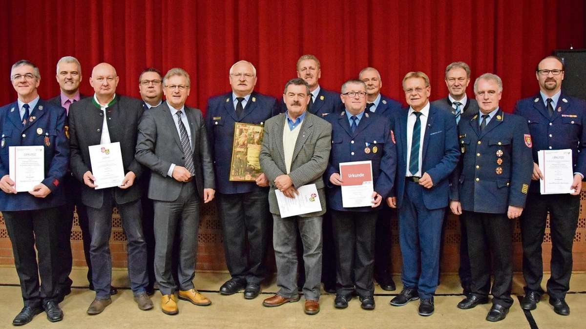 Ebersdorf/L: Feuerwehr ehrt verdiente Mitstreiter