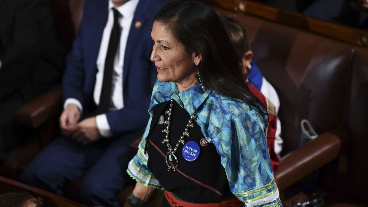 Innenministerin der USA: Biden trifft mit Ureinwohnerin Deb Haaland  historische Wahl