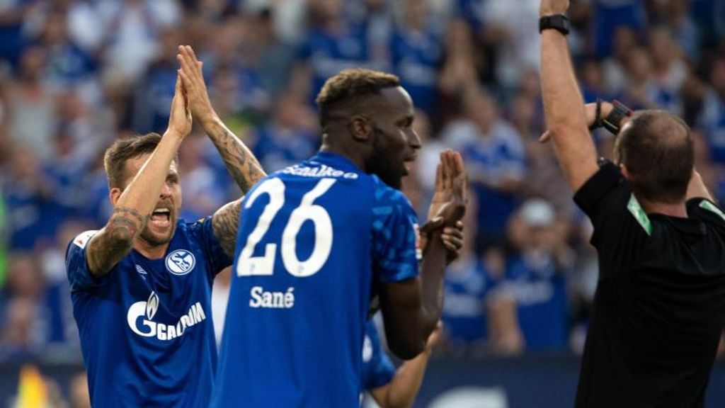 Fußball-Bundesliga: Schalke-Fan erstattet nach nicht gegebenen Elfmetern Anzeige