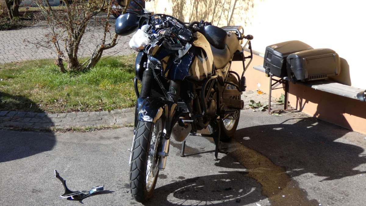 Motorrad kollidiert in Attendorn mit Auto - Mann schwer verletzt