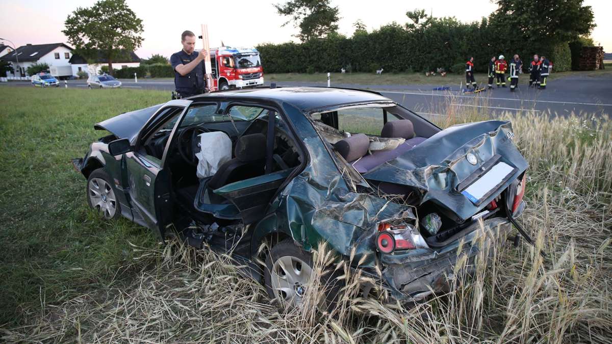 Effelter/Tschirn: Auto überschlägt sich mehrmals: Fahrer wird schwer verletzt