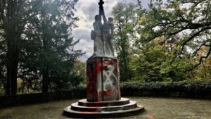 Coburg: Unbekannte beschmieren Ehrenmal im Hofgarten
