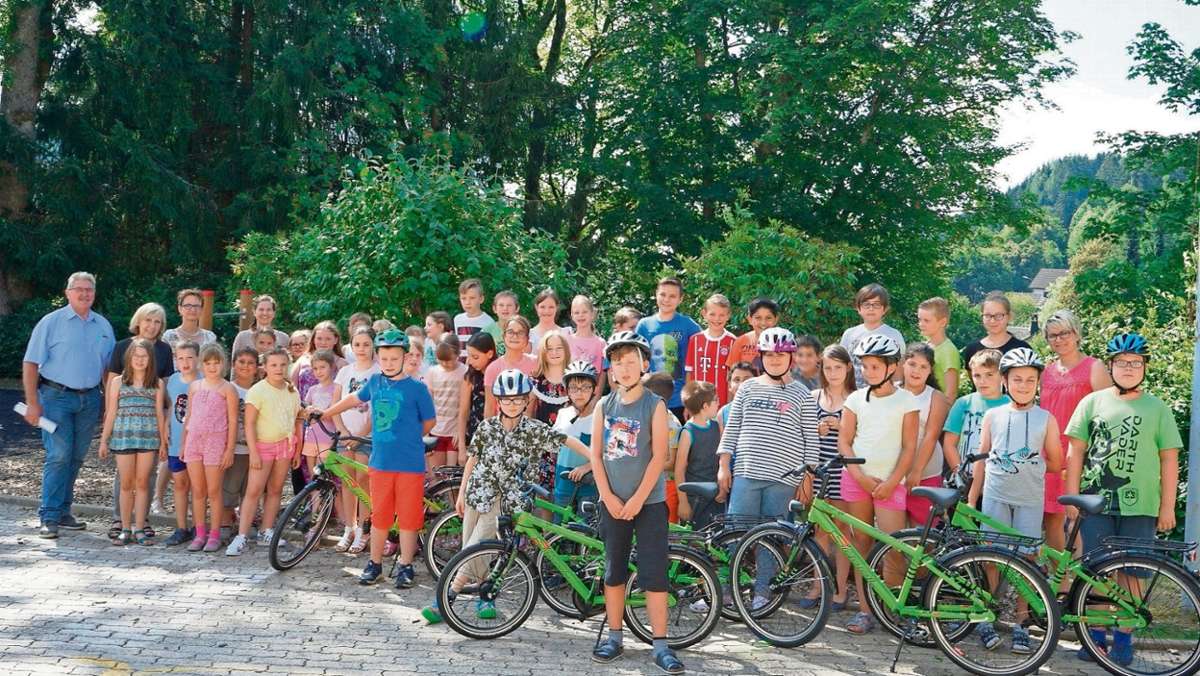 Tettau: Grundschule Tettau freut sich über sechs neue Räder