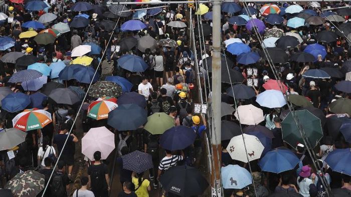 Neue Zusammenstöße in Hongkong nach verbotenem Protest