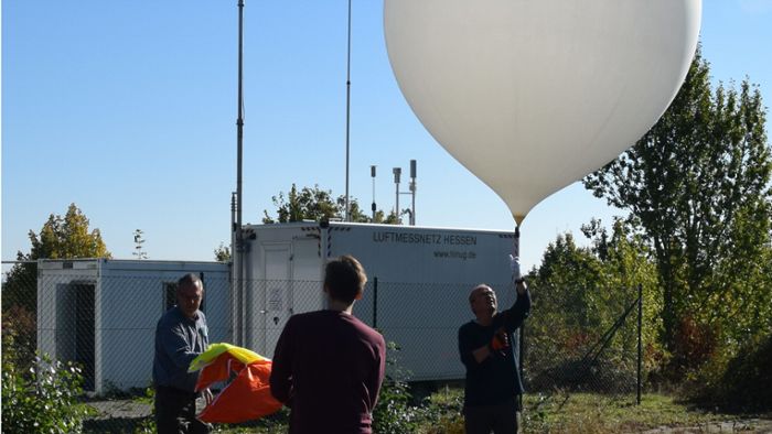 Kurioser Einsatz auf A 73: Was hinter dem Wetterballon steckt