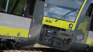 Fahrgast uriniert in Agilis-Bahn und schubst Zugführer