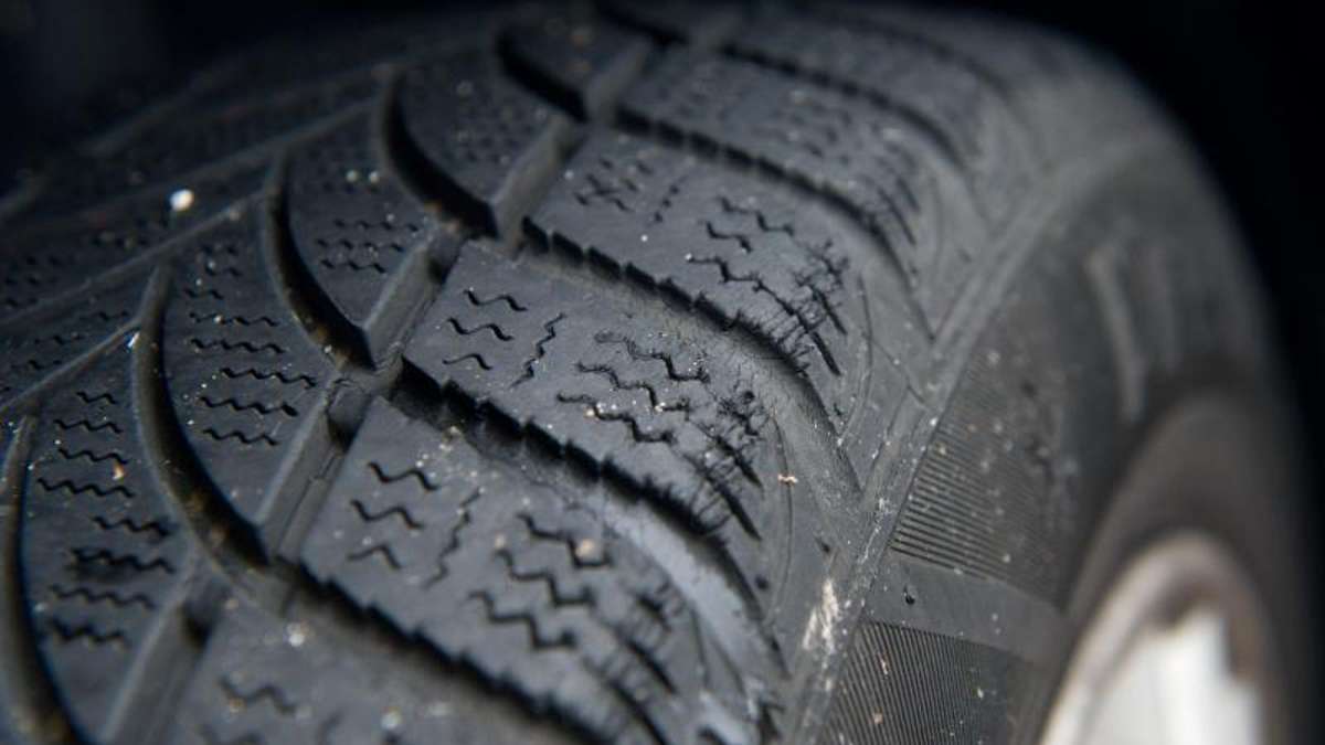 Coburg: Rödental: Reifen löst sich auf der Fahrt zur Arbeit