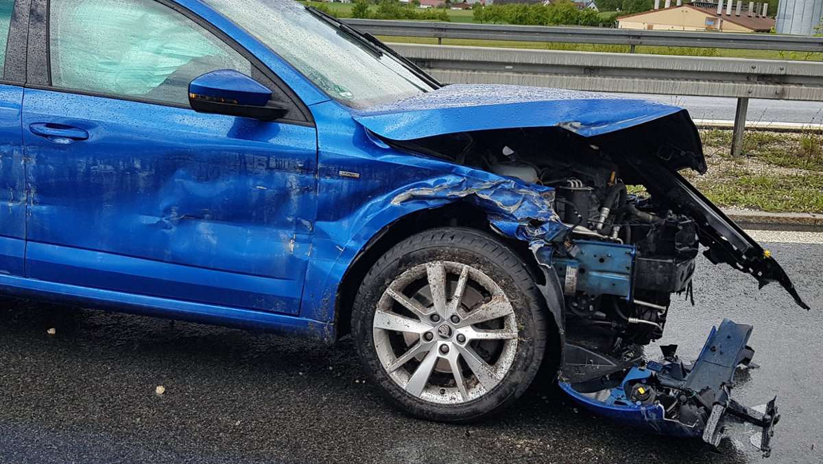 Aus der Region: A 73 Richtung Eisfeld: Auto in Leitplanke gekracht