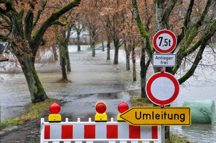 Hochwasser an Heiligabend in Oberfranken: Feuerwehren und THW im Dauereinsatz