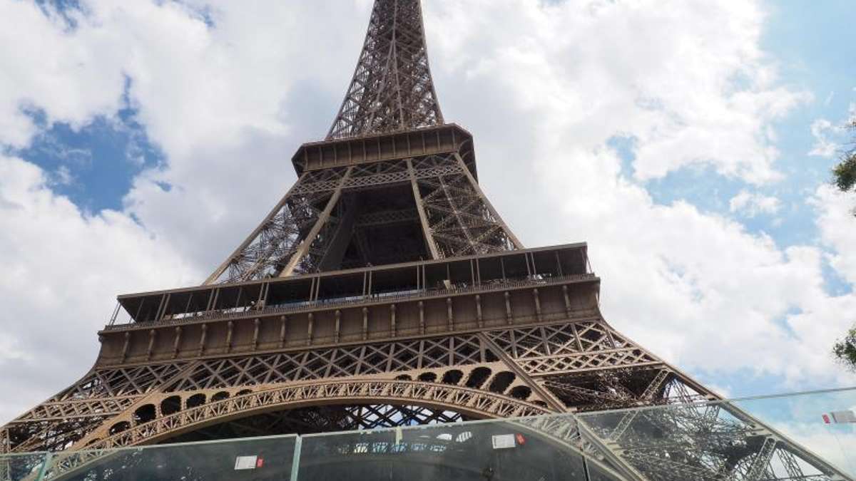 Feuilleton: Original-Wendeltreppe des Eiffelturms für 169.000 Euro versteigert