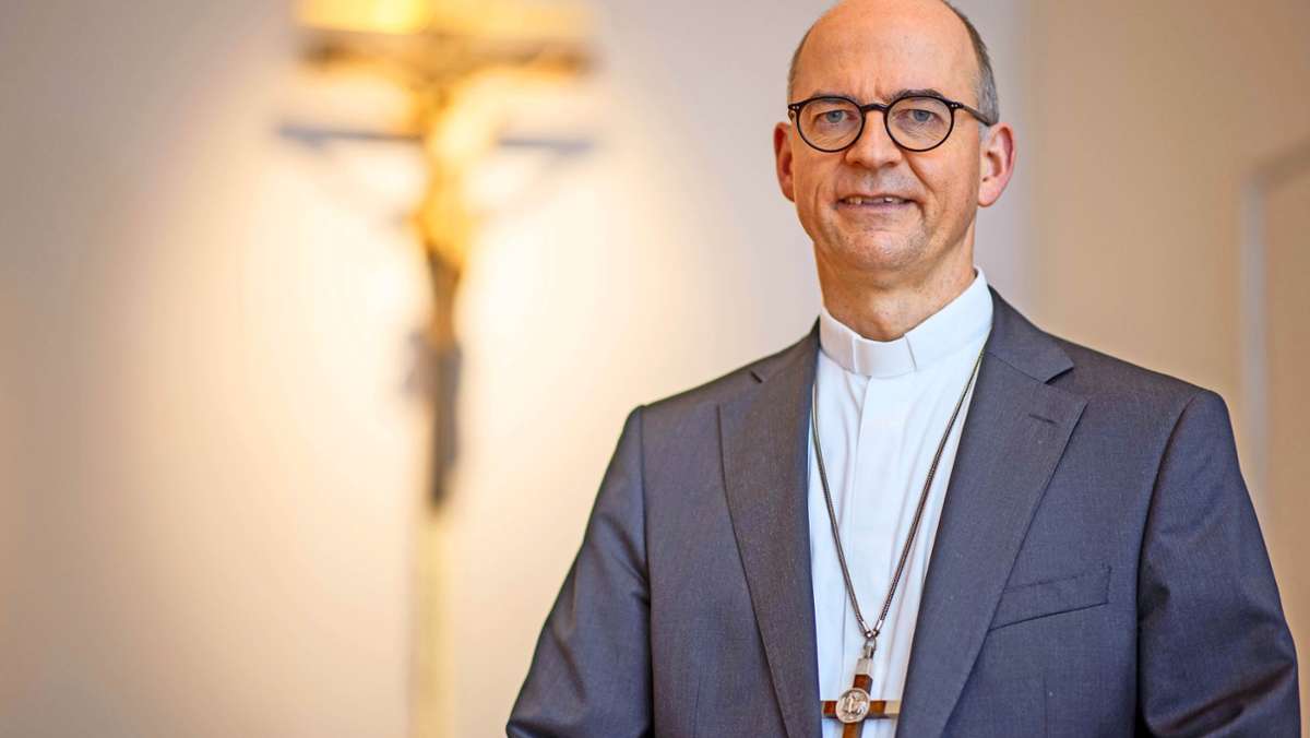 Keine Angst vor Outing: Würzburger Bischof gibt Erklärung ab