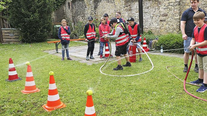 Kinder-Wehr auf Tour: Feuerwehrwissen spielerisch vermittelt