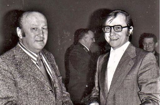 Stabwechsel im Landratsamt: Im Juli 1972 übernahm Heinz Köhler (rechts) das Amt von Edgar Emmert. Foto: Archiv / Gerd Fleischmann