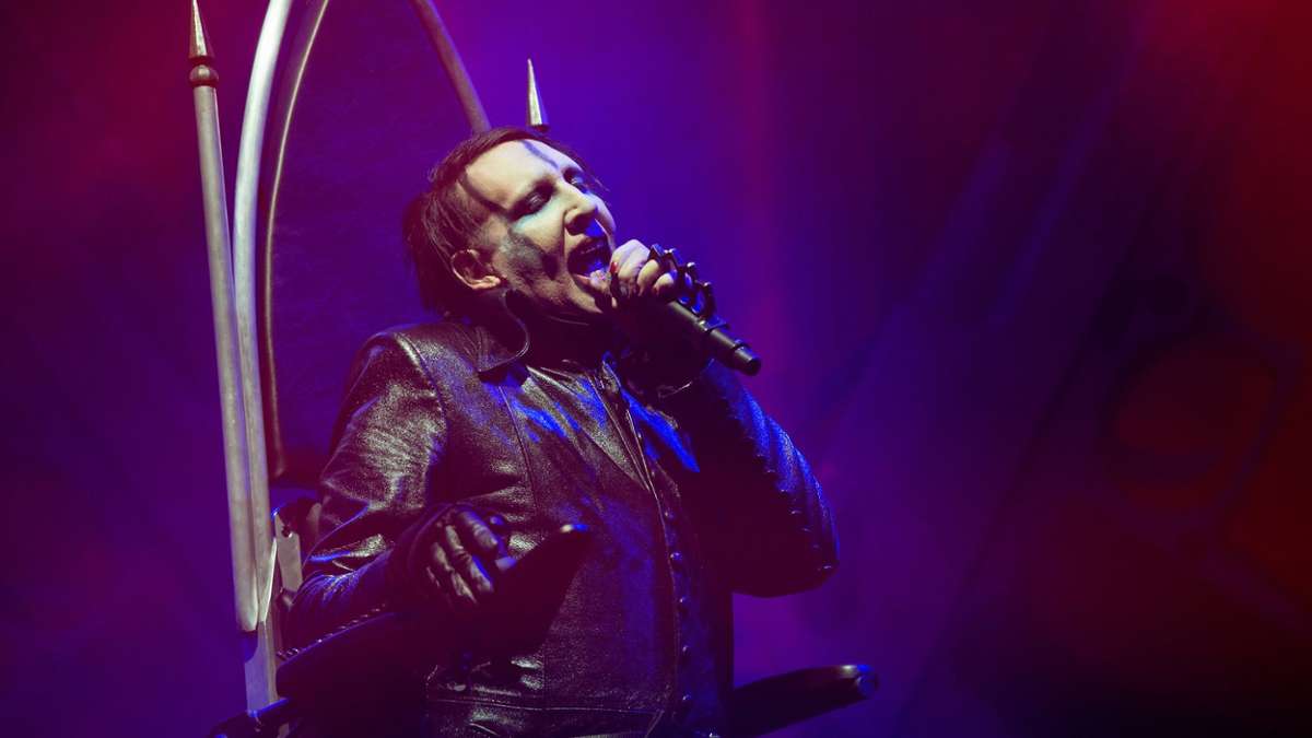 Feuilleton: Kurz, aber heftig  Marilyn Manson begeistert trotz Beinbruchs
