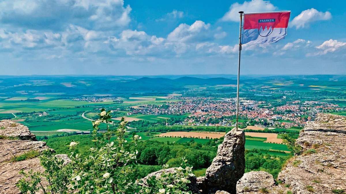 Coburg: Unbekannte beschädigen Fahnenmast am Staffelberg
