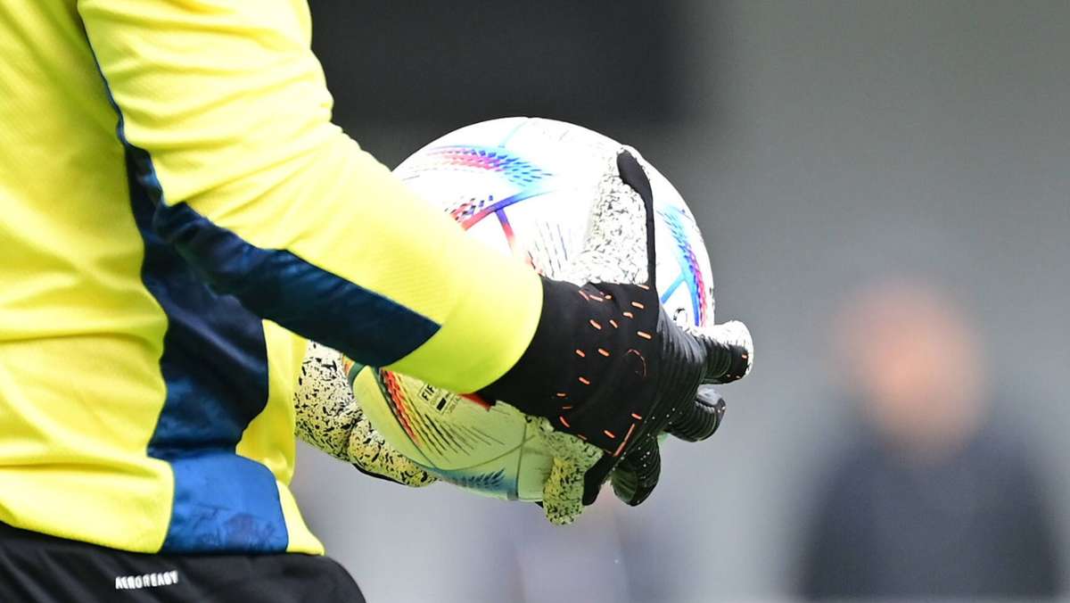 Drama in Belgien bei Fußballspiel: Torwart bricht nach gehaltenem Elfmeter zusammen und stirbt