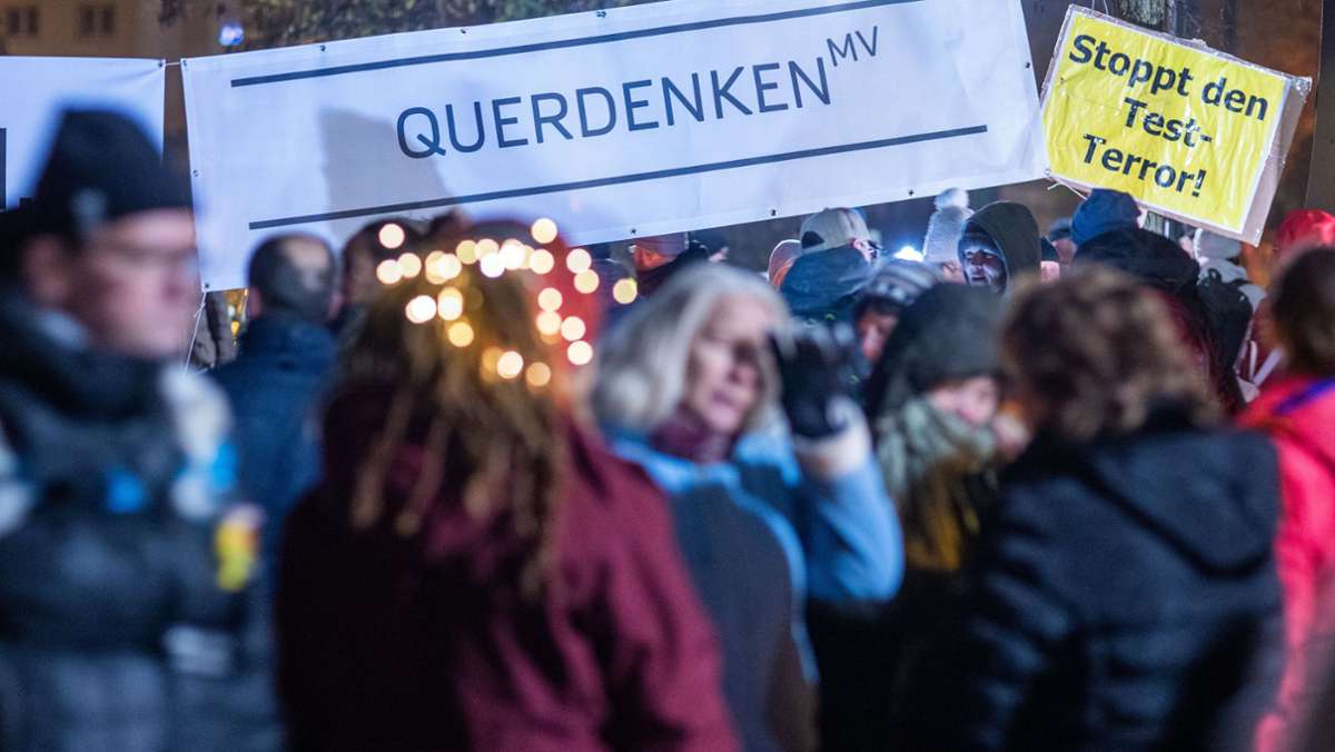 Querdenken in Deutschland: Innenminister der Länder schätzen Protestbewegung  unterschiedlich ein