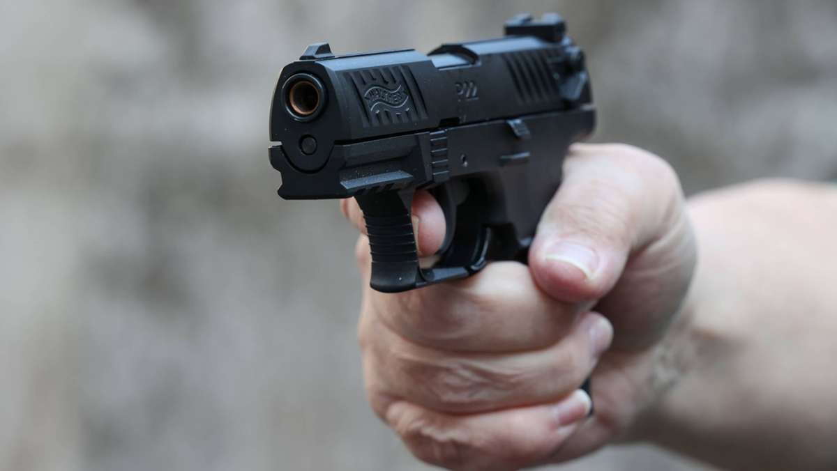 Raubüberfall in Kronach: Mann bedroht Kassiererin mit Pistole