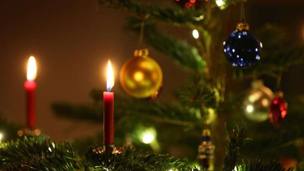 Feuilleton: Weihnachtsbaum und Jahresendfigur - Ausstellung zum Frohen Fest