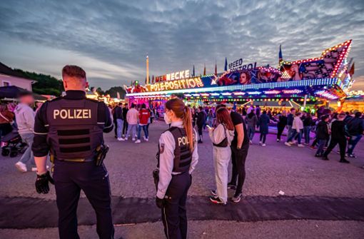 Am Samstagabend war ein Mann bei einer Kirmes in Lüdenscheid am Ausgang des Festgeländes erschossen worden. Foto: dpa/Markus Klümper