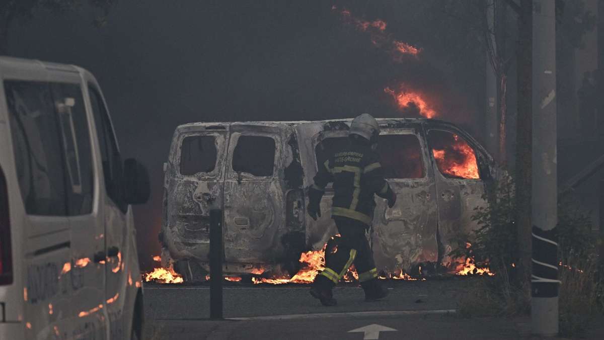 Frankreich: Feuerwehrmann stirbt beim Löschen brennender Autos
