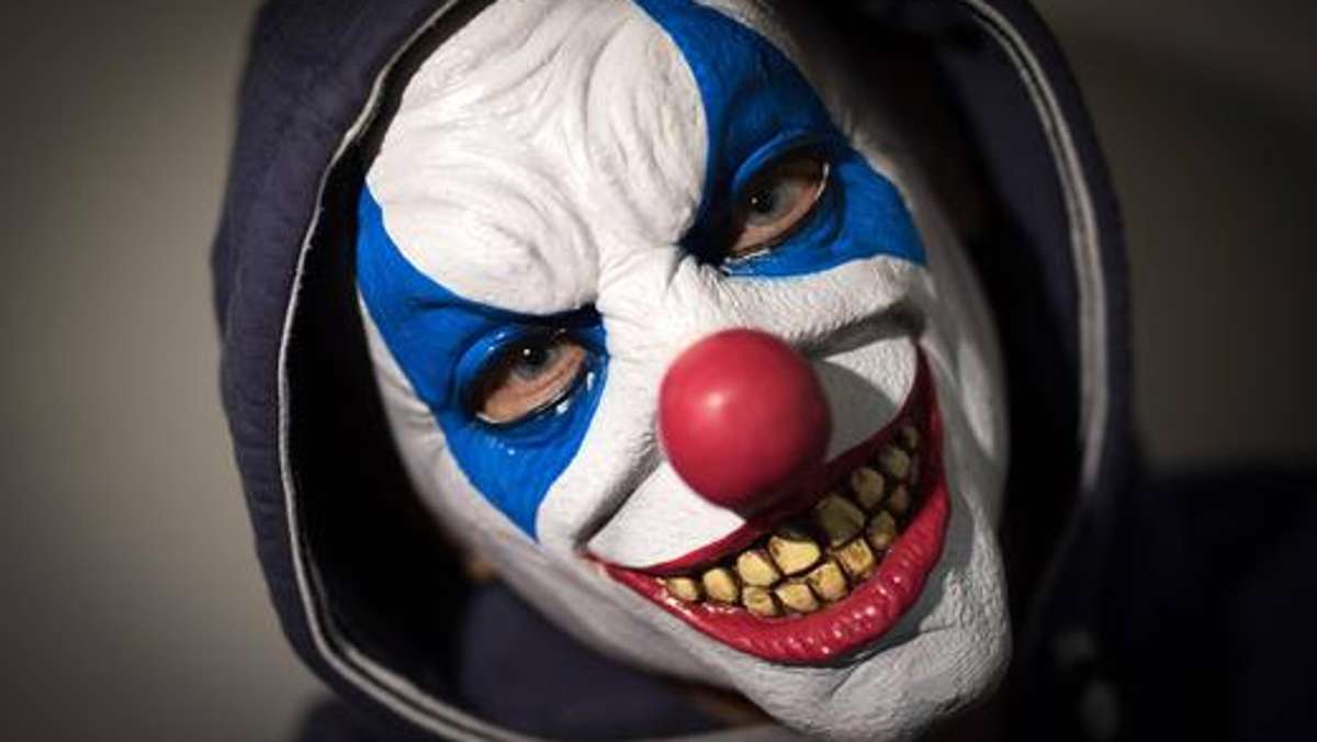 Hof: Halloween: Hofer mit Clownsmaske, Baseballschläger und Stemmeisen unterwegs