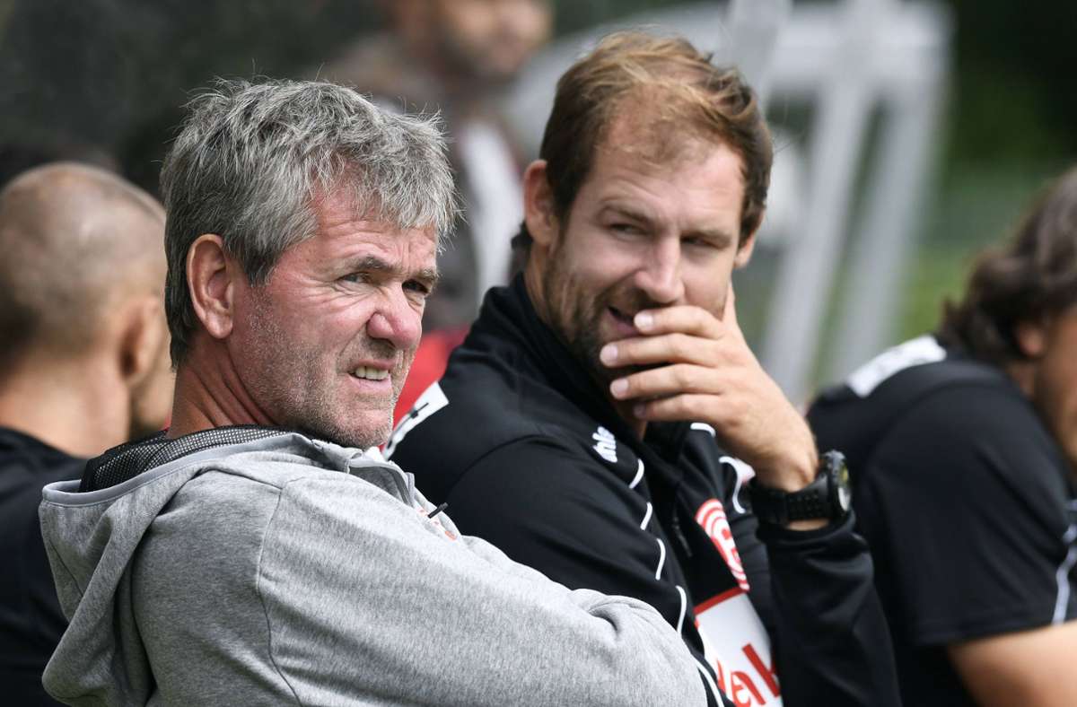 Thomas Kleine (rechts), hier als Co-Trainer bei Fortuna Düsseldorf, ist Anwärter auf den vakanten Trainerposten bei der SpVgg Bayreuth. Er gilt als Vertrauter von Trainerlegende Friedhelm Funkel.