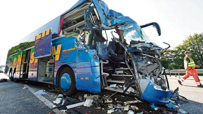 Bus-Unfall - Polizei auf der Suche nach der Ursache