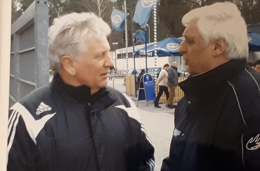 27 Jahre lang betreute Lorenz Mayer die Traditionsmannschaft des 1. FC Nürnberg. Eines seiner liebsten Fotos zeigt ihn (rechts) zusammen mit dem langjährigen Chef dieses Teams  Dieter Nüssing. Foto: privat