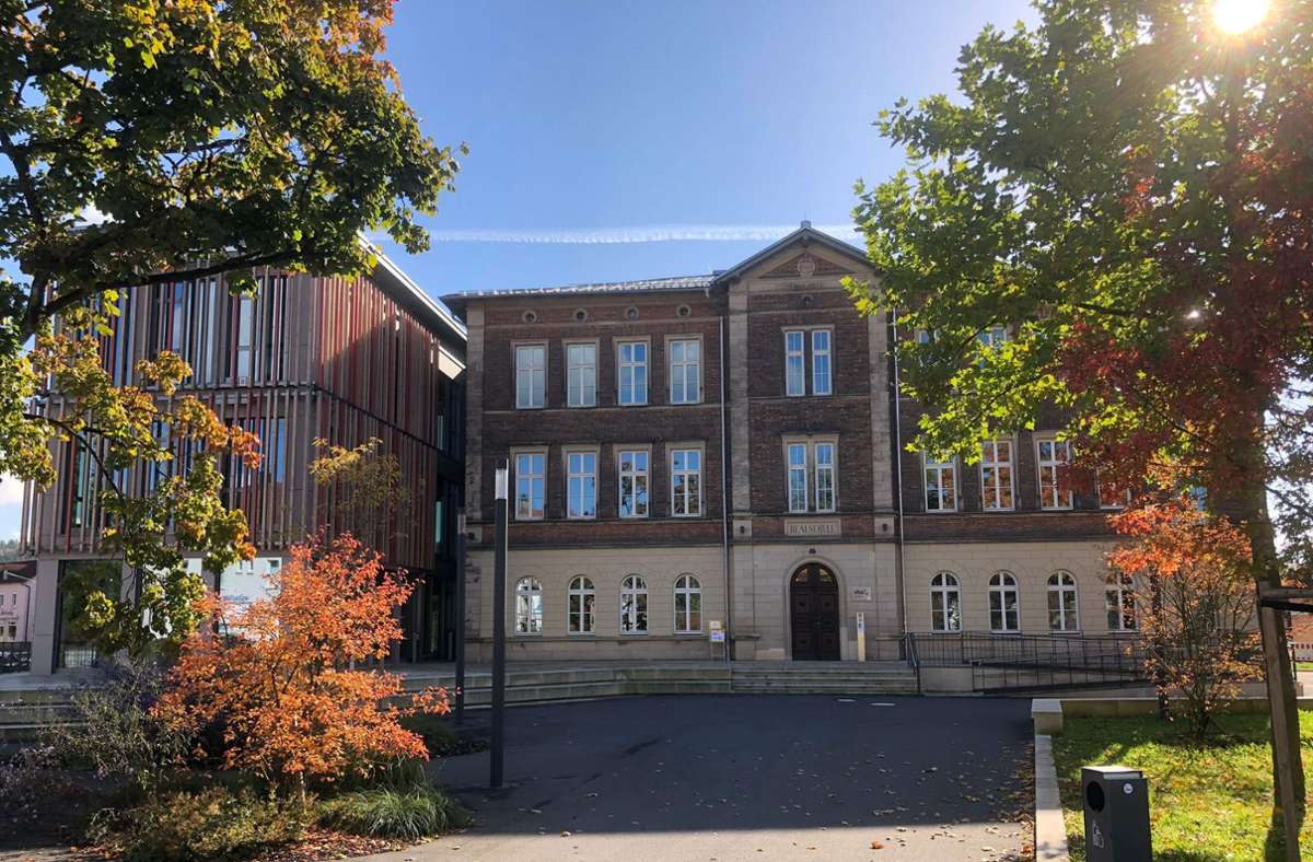 Das neue  Programm der Kronacher Volkshochschule  für Frühjahr/Sommer-Semester 2022 liegt nun vor. Foto: /Heike Schülein