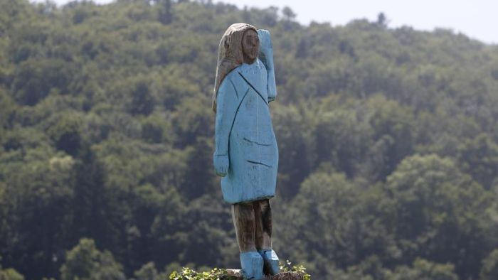 Melania Trump als Holzskulptur in Slowenien