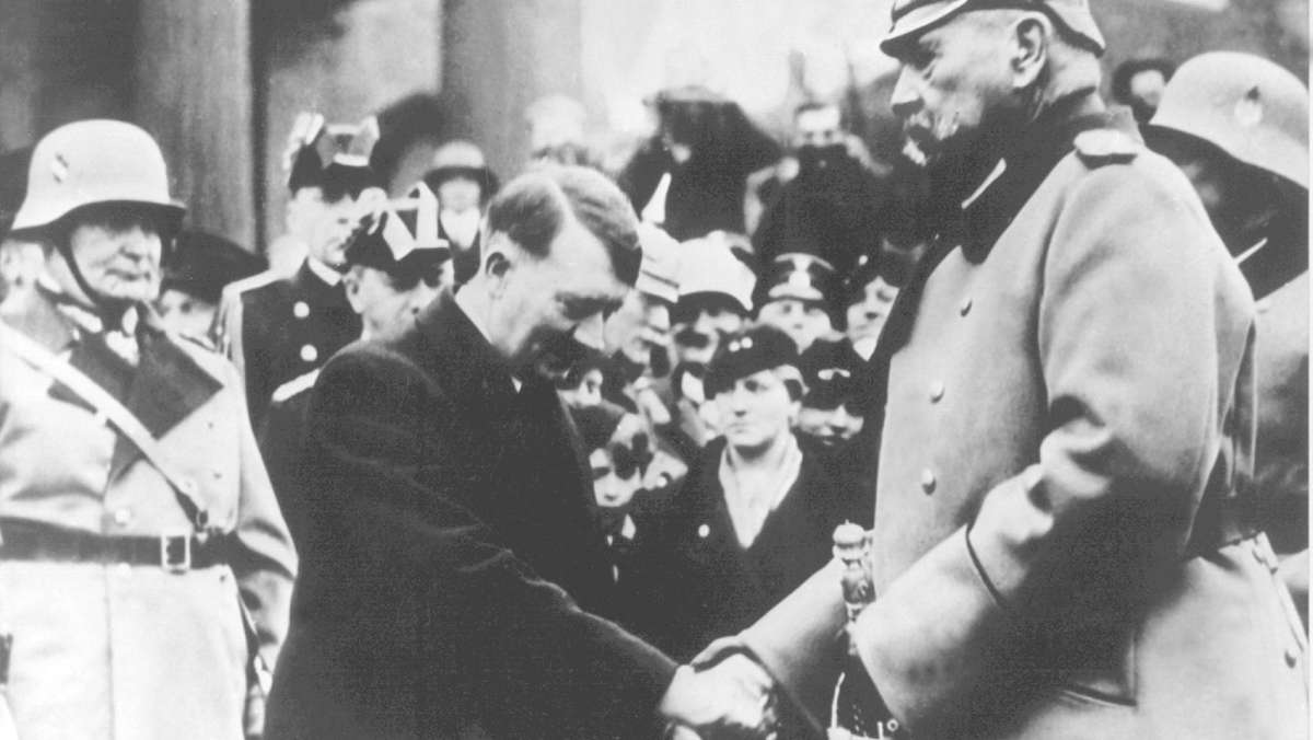 Feuilleton: Hitlerbiograf Ullrich: Demokratie kann aus den Angeln gehoben werden