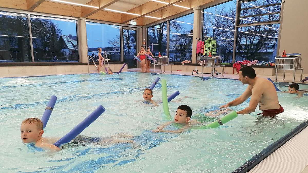 Nicht nur für Schüler: Lehrschwimmbad Ahorn steht weiter für alle offen