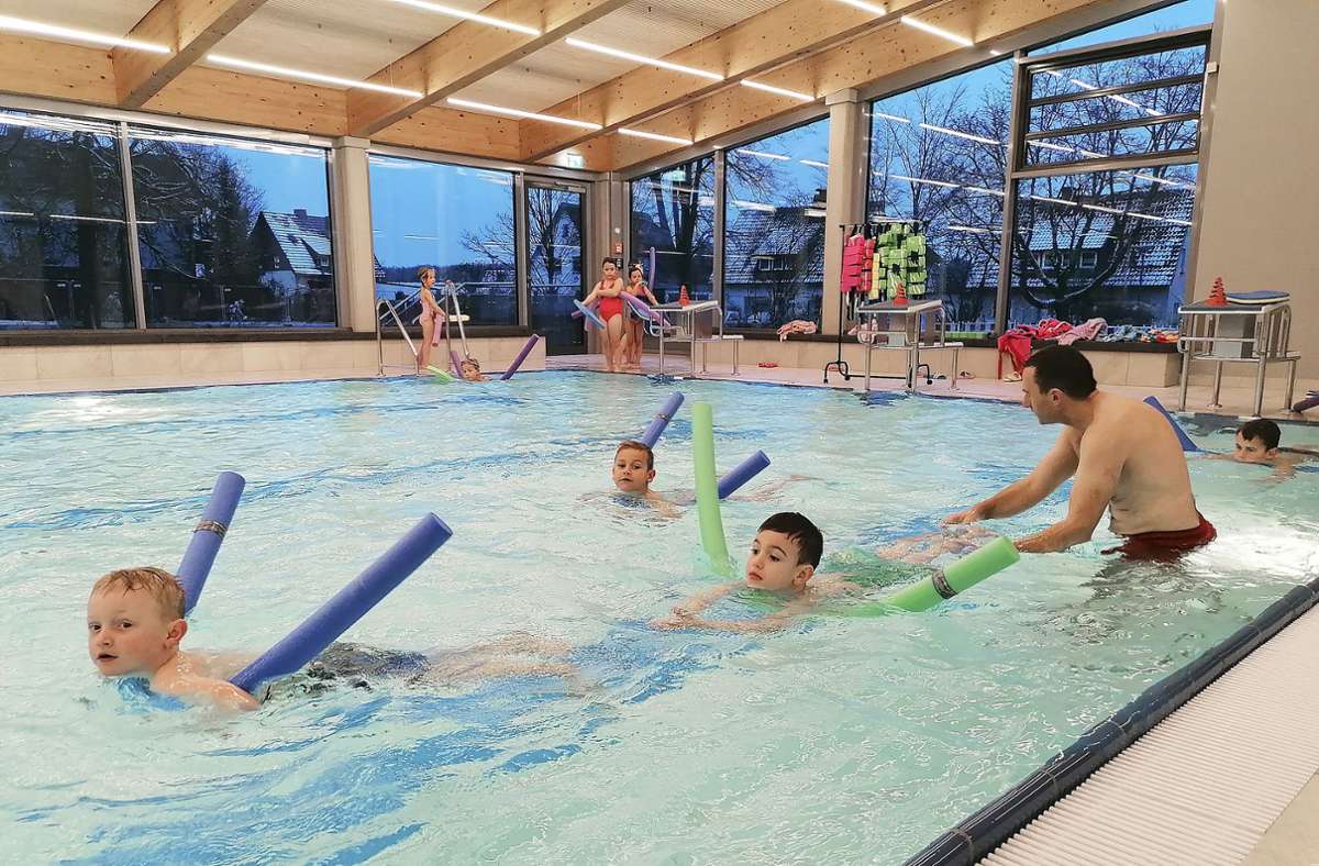 Schwimmen ist in Ahorn nun auch am Wochenende möglich – nicht nur für Schüler. Foto: Gemeinde Ahorn