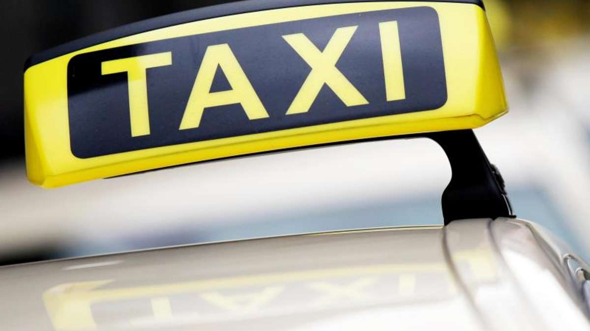 Coburg: Autofahrerin rammt Taxi