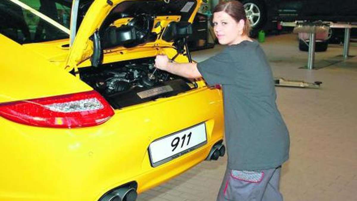 Kronach: Laura erobert die Autowerkstatt im Porsche-Zentrum