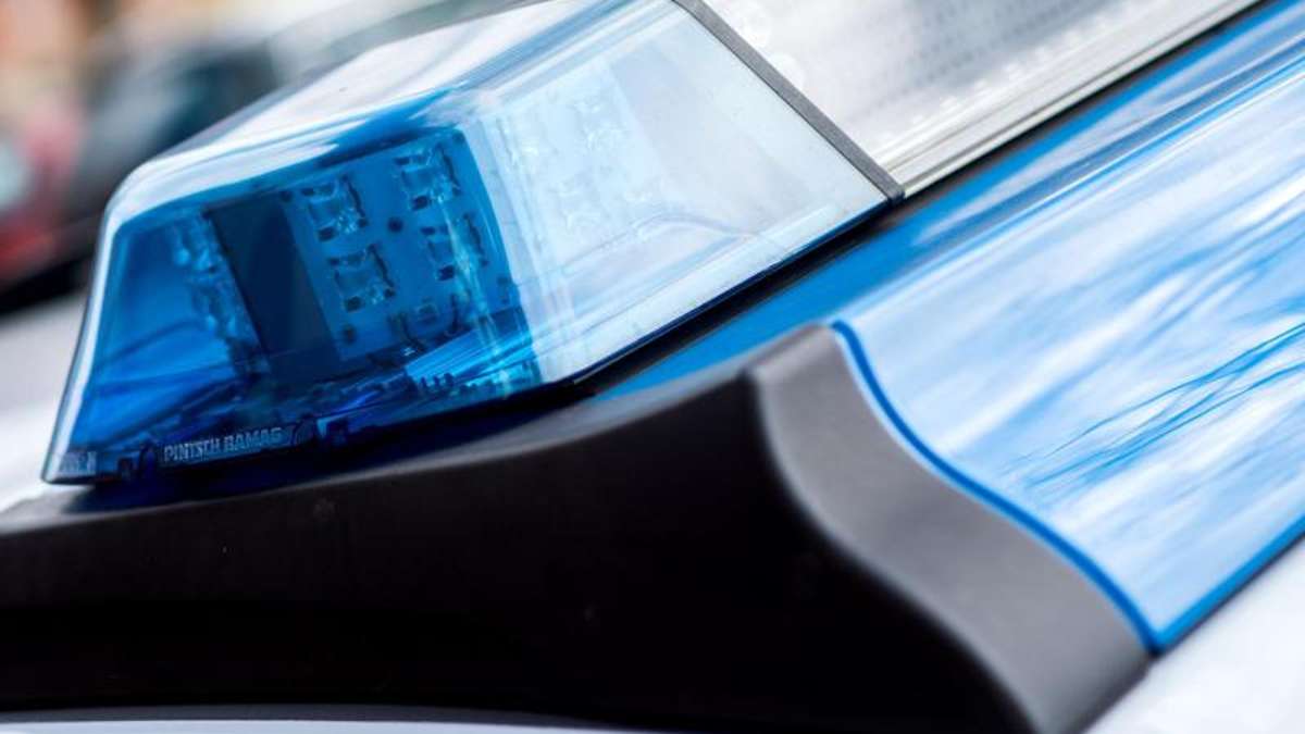 Coburg: B 4: Audi-Fahrer überholt rechts, verursacht Unfall und flüchtet